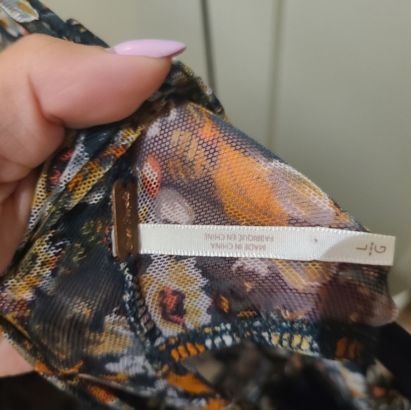 3 / $75 - Free People - Floral Long Sleeve Cropped Blouse - Picture 6 of 6